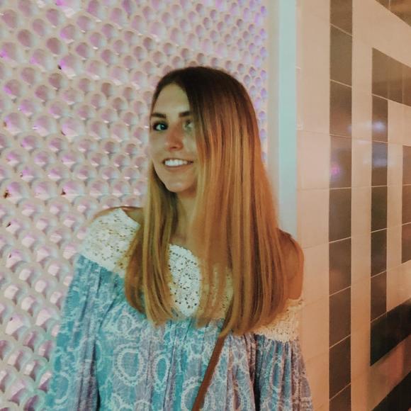 Meet your Posher, Olivia - Picture 1 of 1